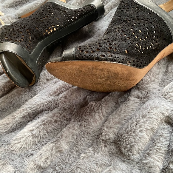 JOHNSTON & MURPHY Cassie Laser Cut Peep Toe Bootie - Picture 6 of 10